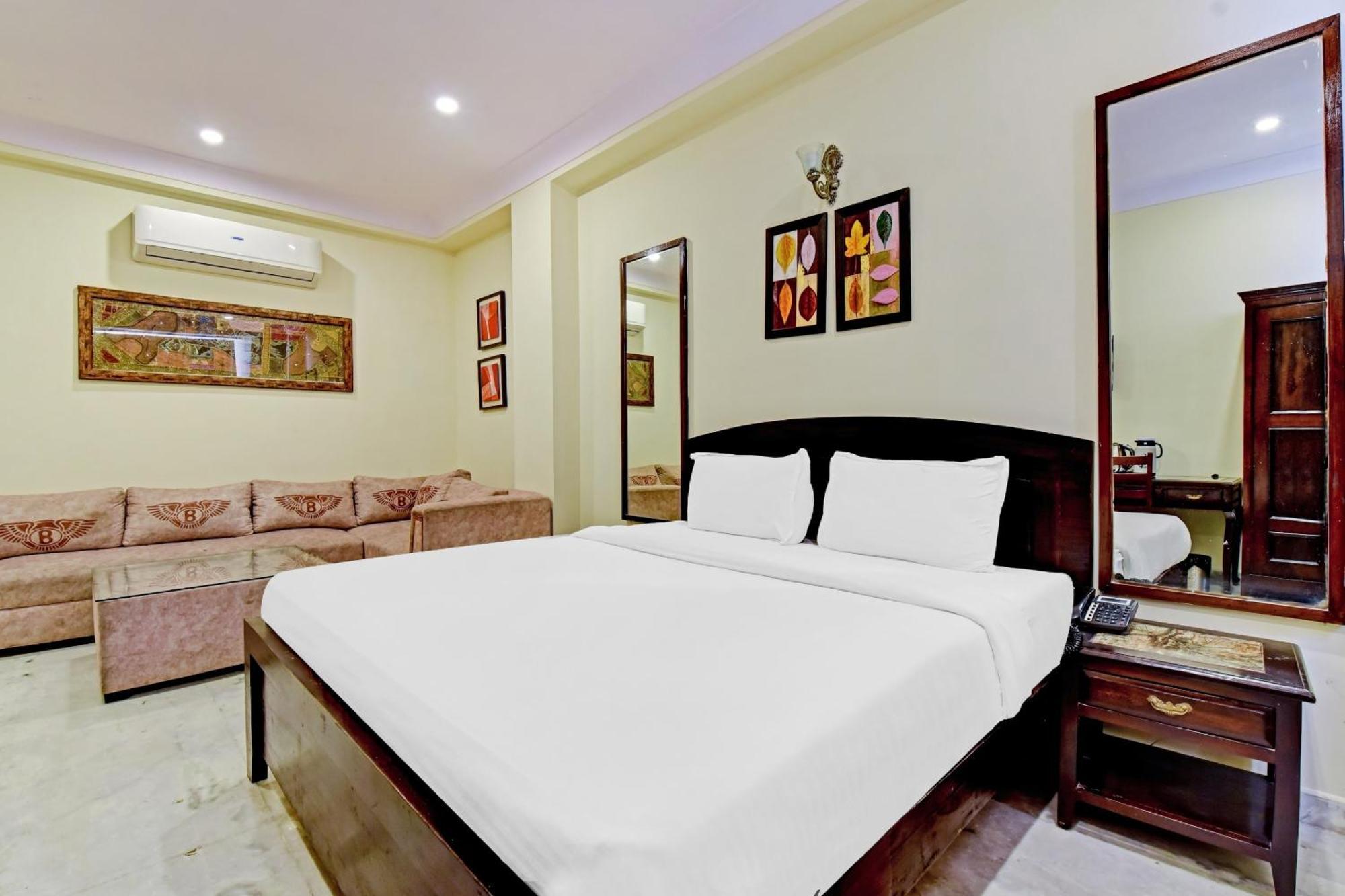 Collection O Hotel Four Boutique Kukas Exterior photo