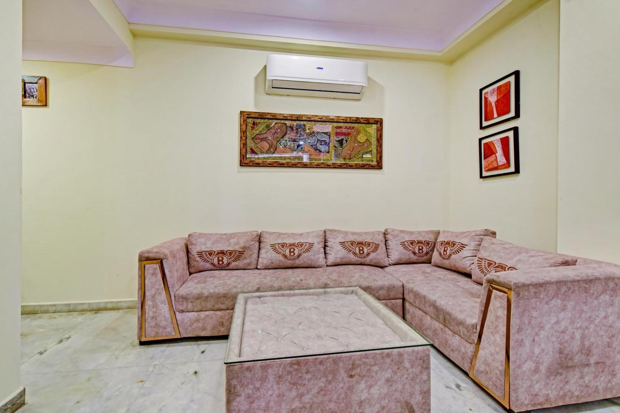 Collection O Hotel Four Boutique Kukas Exterior photo