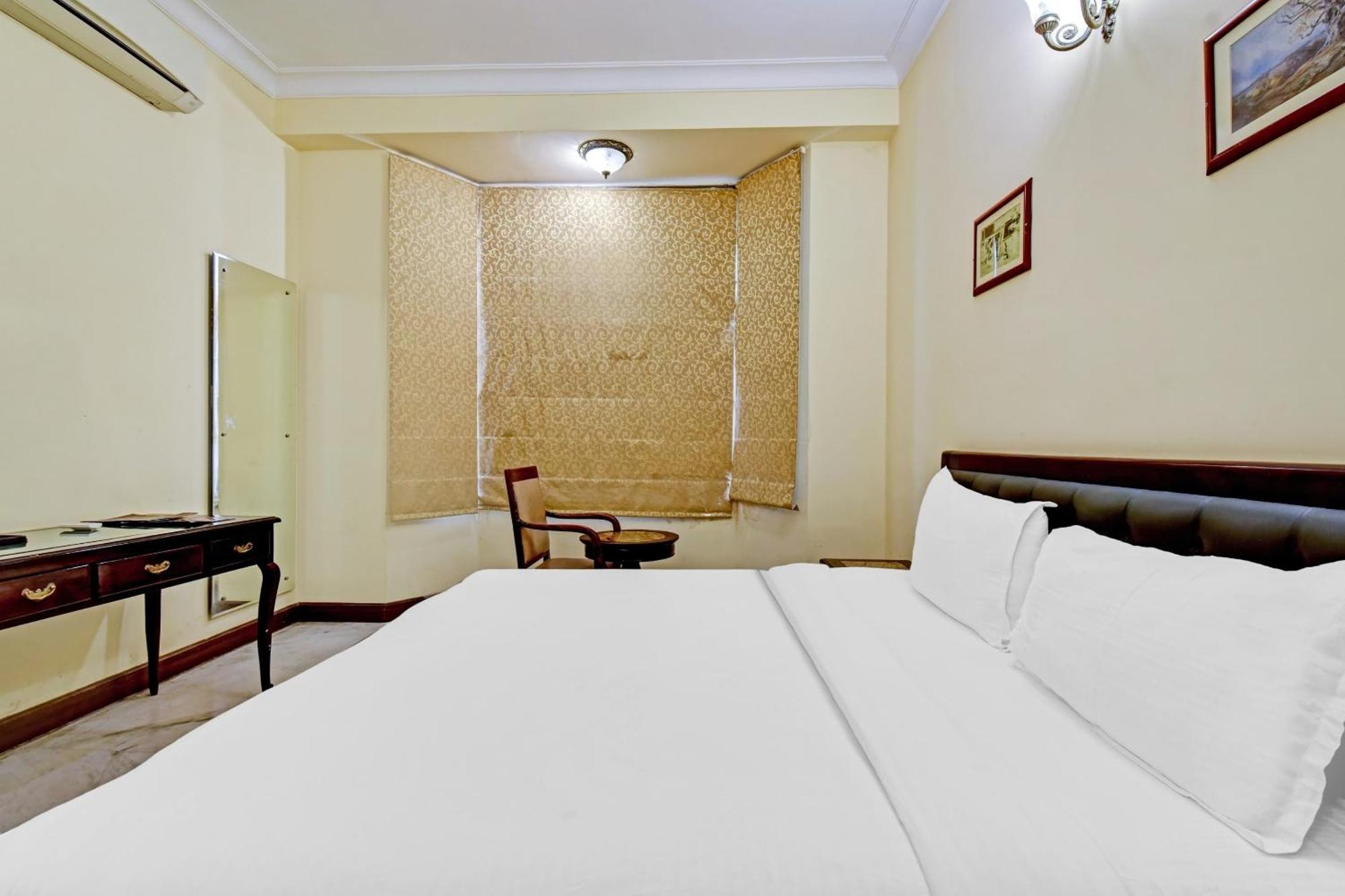 Collection O Hotel Four Boutique Kukas Exterior photo