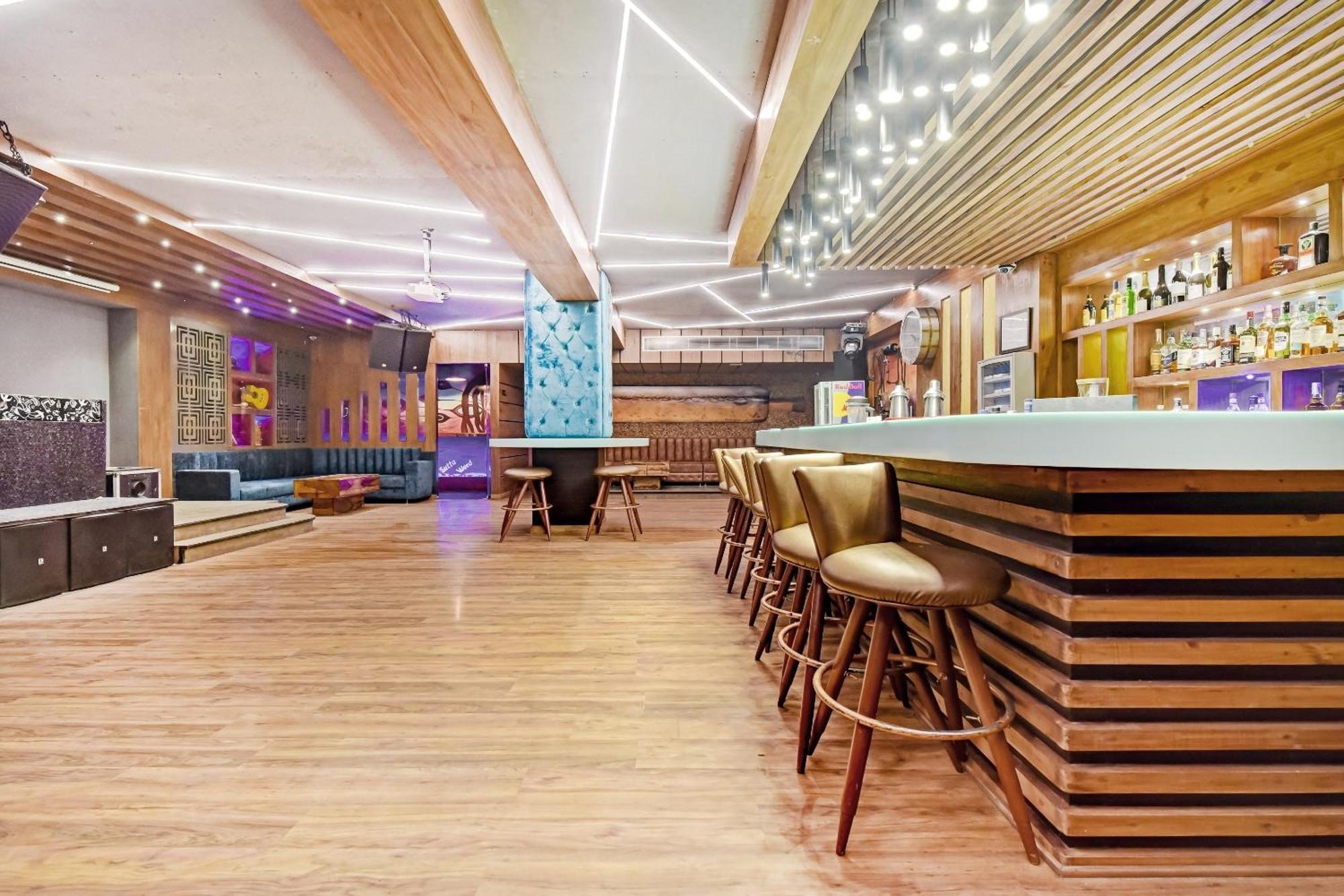 Collection O Hotel Four Boutique Kukas Exterior photo