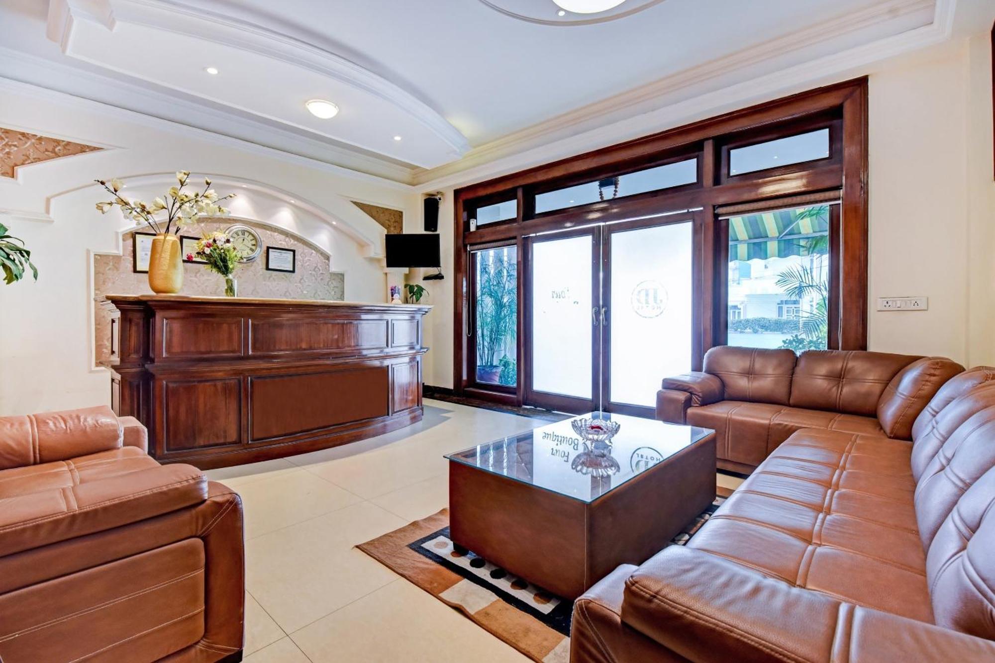 Collection O Hotel Four Boutique Kukas Exterior photo